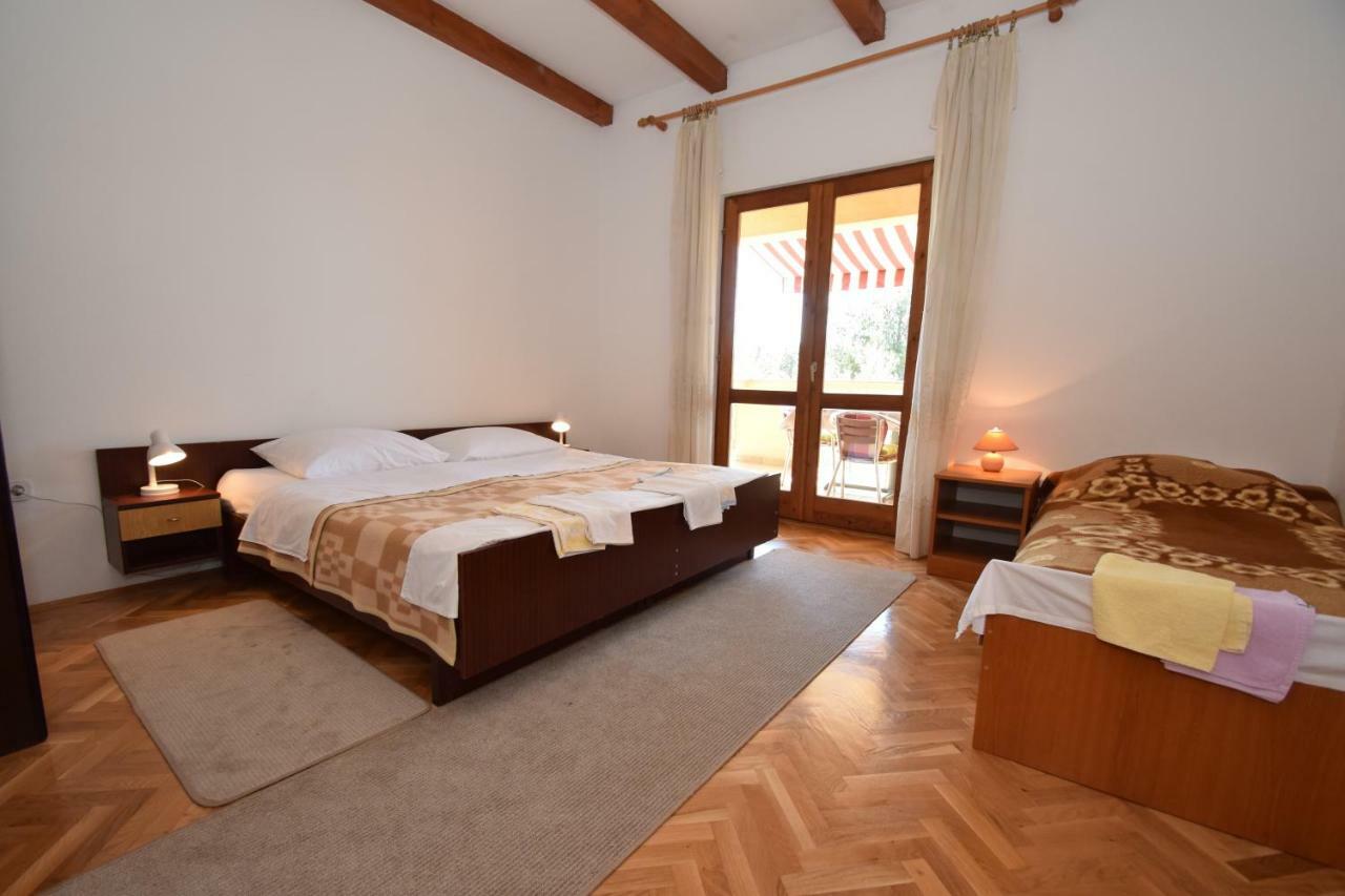 Apartments Ivan Starigrad Paklenica Exterior photo
